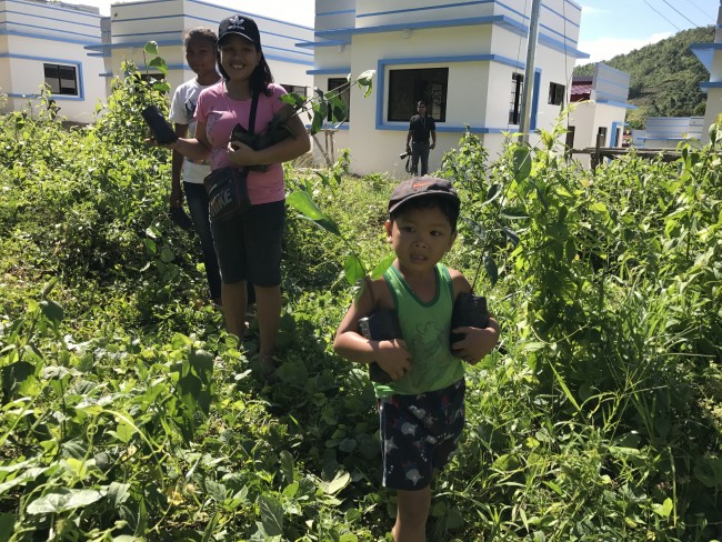 Learn to Trade Manila Employees, Volunteer at the Foundation Village.